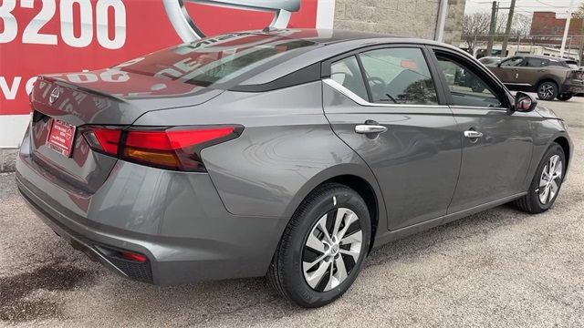 Vehicle image 11 of 27