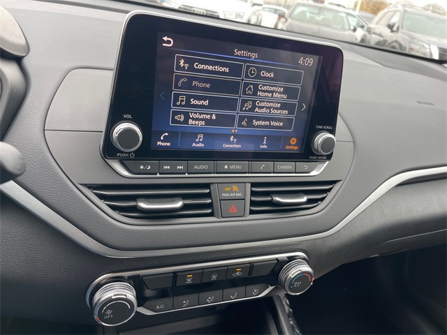 Vehicle image 22 of 27