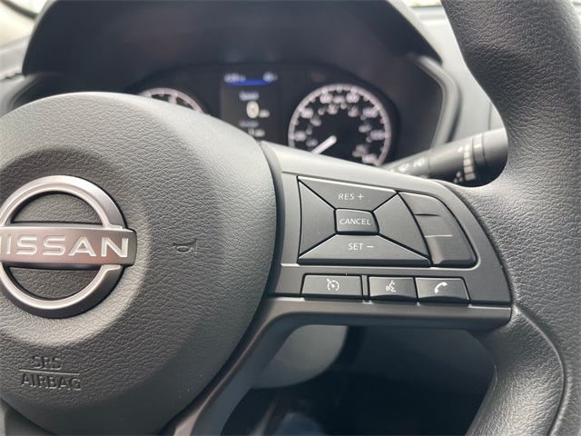 Vehicle image 21 of 27
