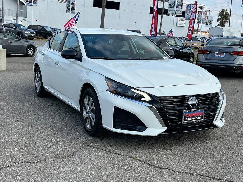 2025 Nissan Altima S Image 4 of 30