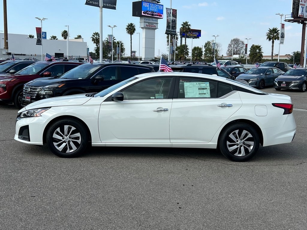 2025 Nissan Altima S Image 9 of 30