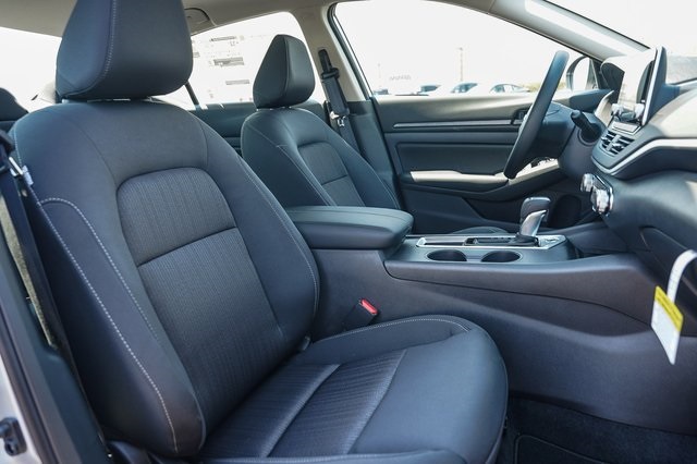 2025 Nissan Altima S Image 12 of 30