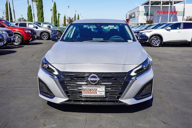 2025 Nissan Altima S Image 2 of 30