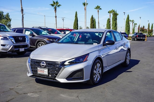2025 Nissan Altima S Image 1 of 30