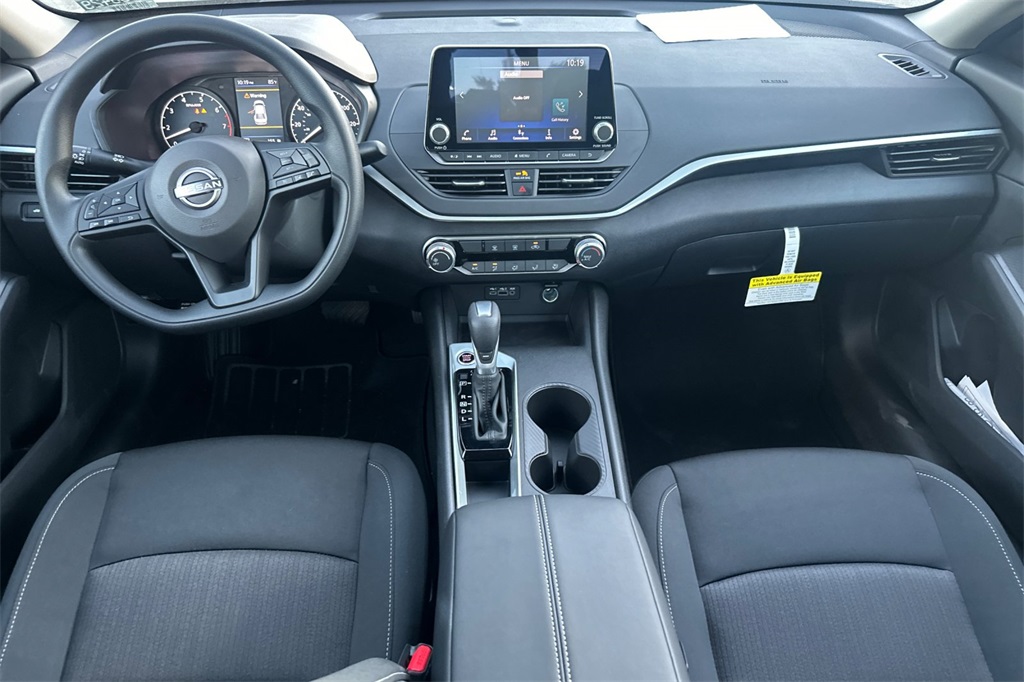 Vehicle image 11 of 23