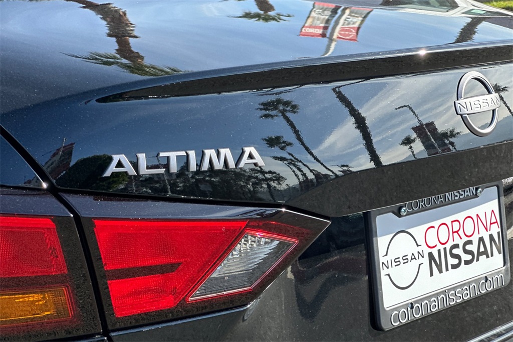 Vehicle image 22 of 23