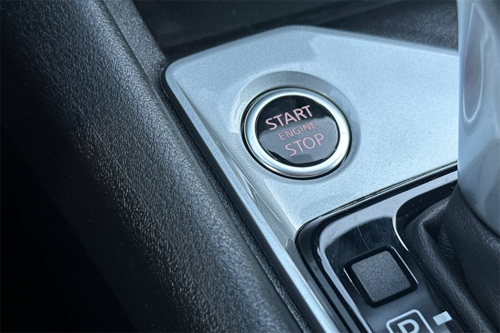 Vehicle image 18 of 23