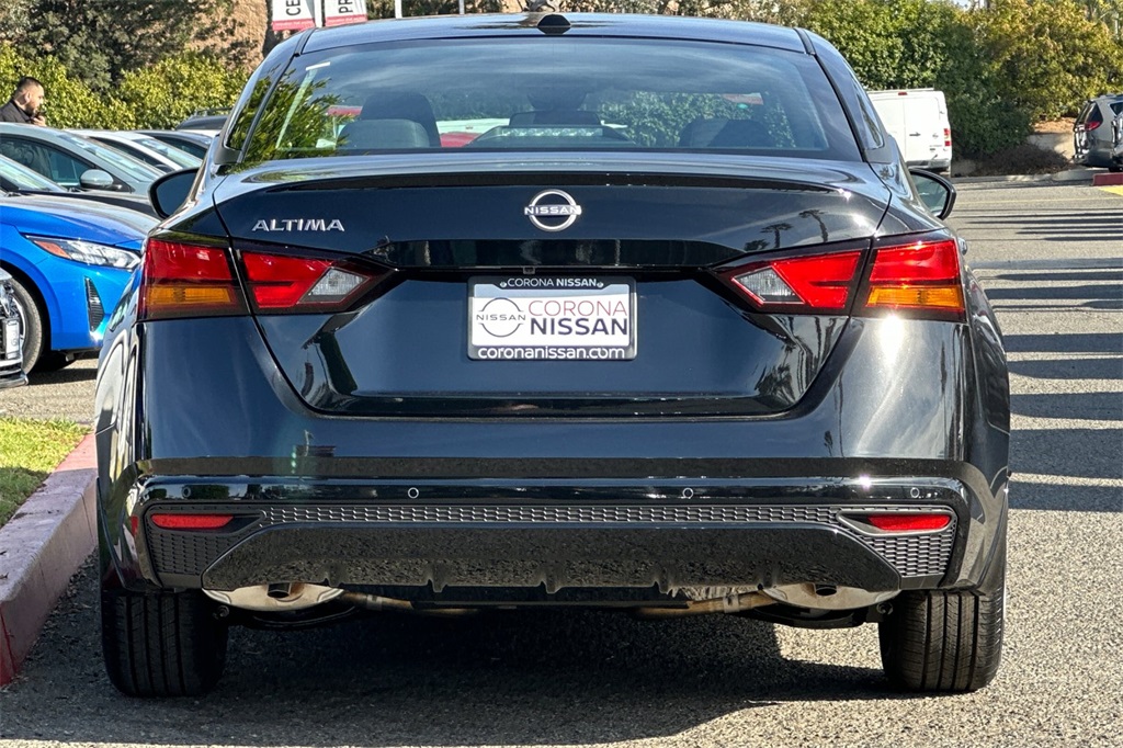 Vehicle image 6 of 23