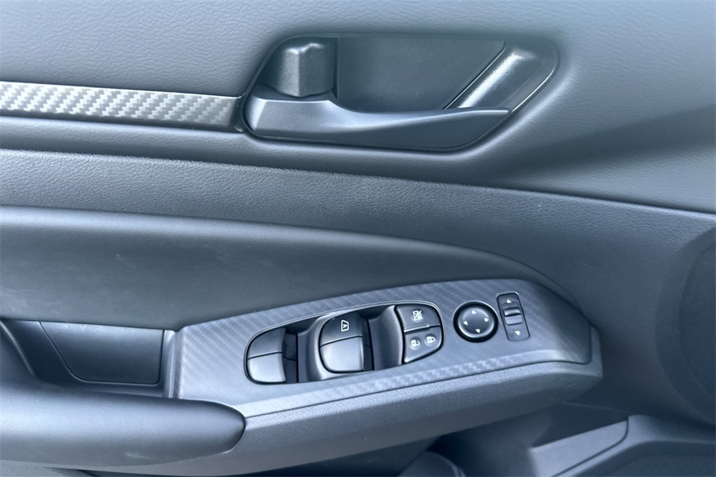 Vehicle image 9 of 23