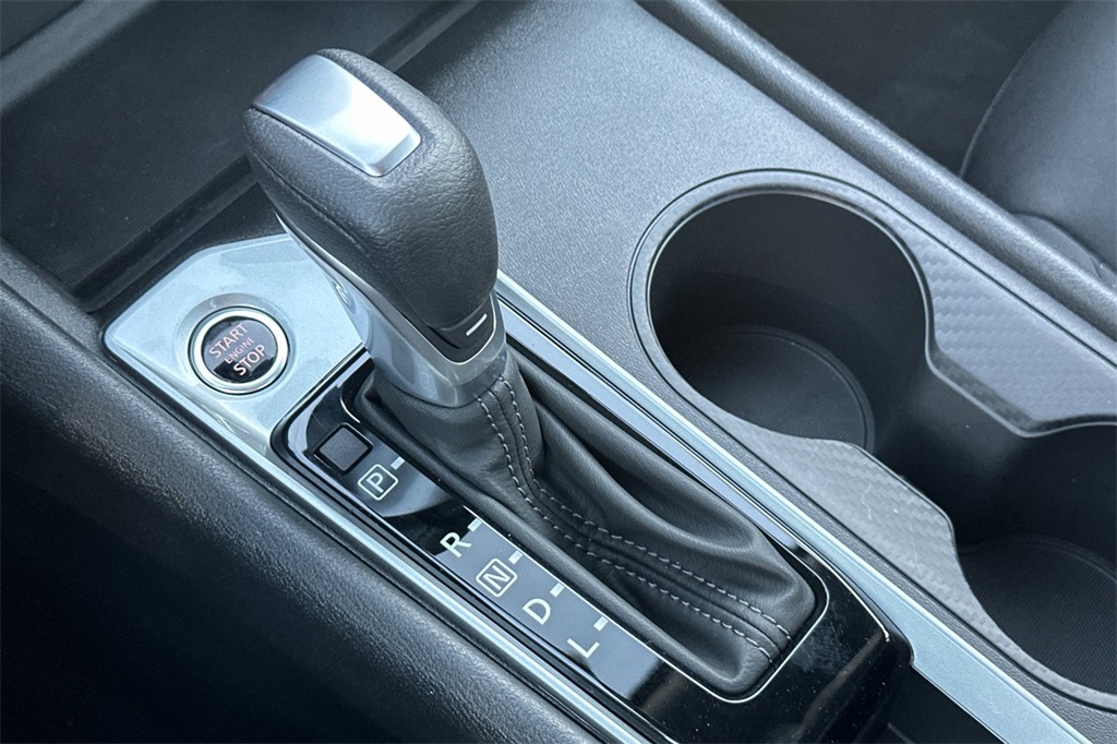 Vehicle image 17 of 23