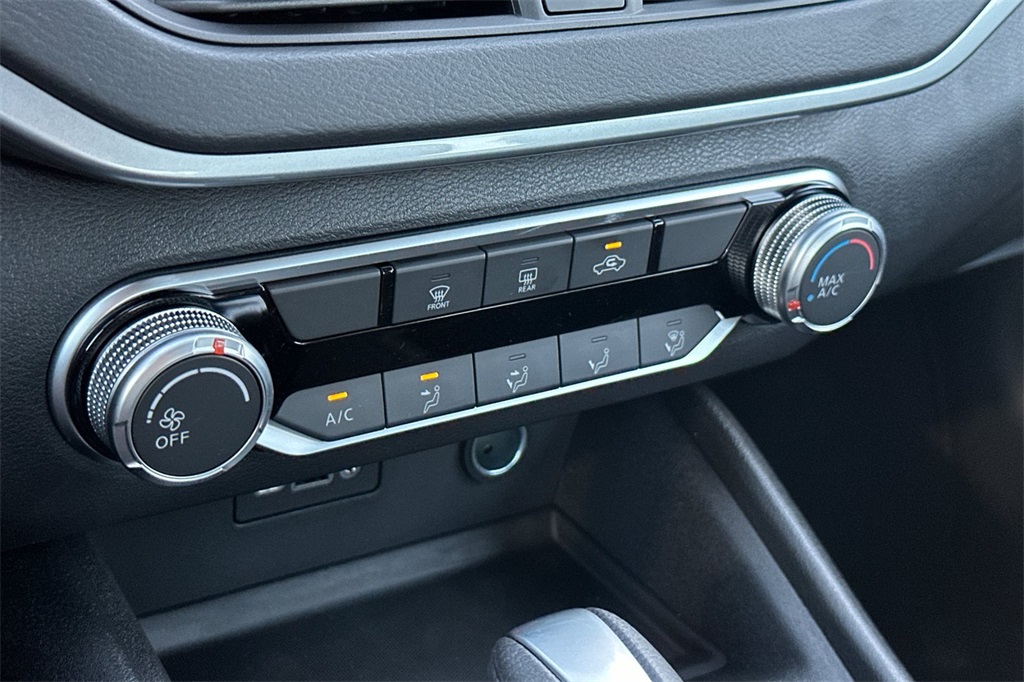 Vehicle image 16 of 23