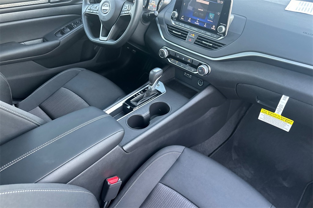 Vehicle image 13 of 23