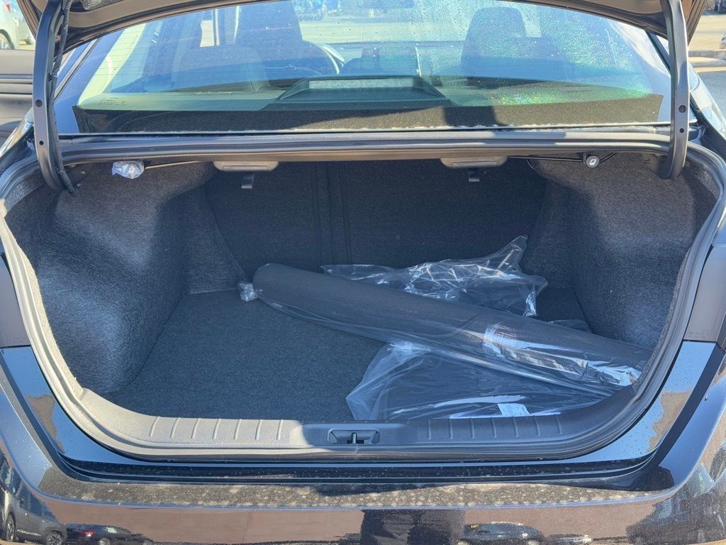 Vehicle image 18 of 21