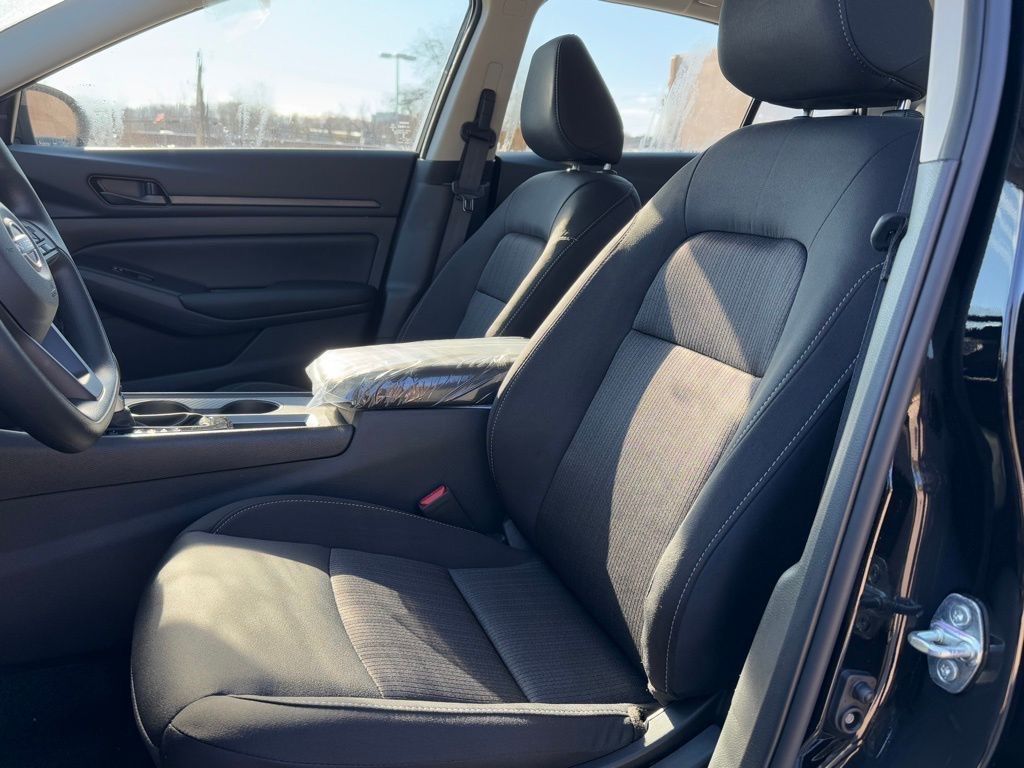 Vehicle image 15 of 21