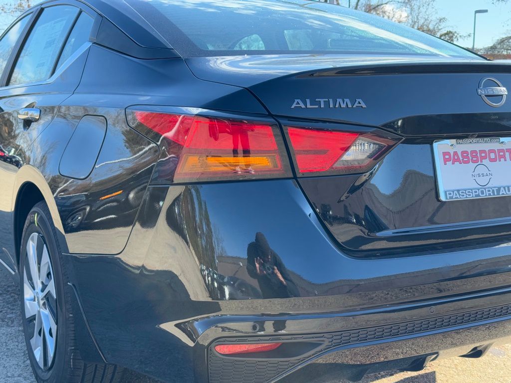 Vehicle image 7 of 22