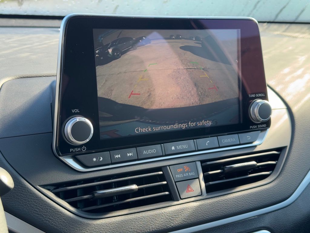 Vehicle image 11 of 22