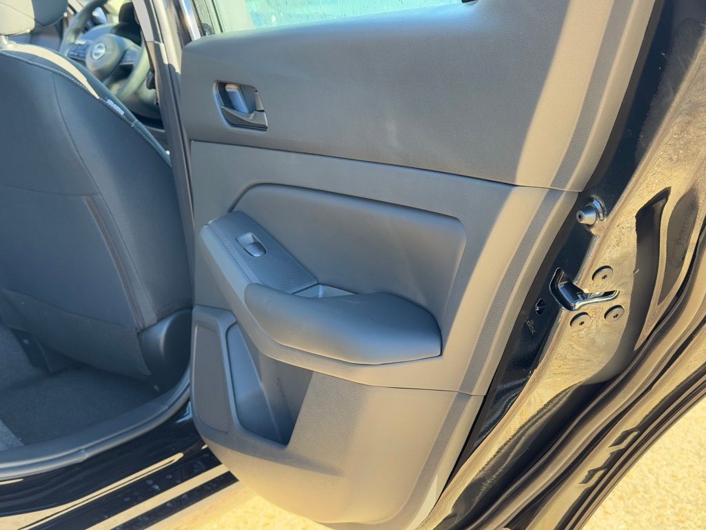 Vehicle image 19 of 22