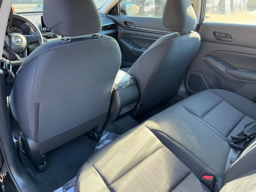 Vehicle image 17 of 22