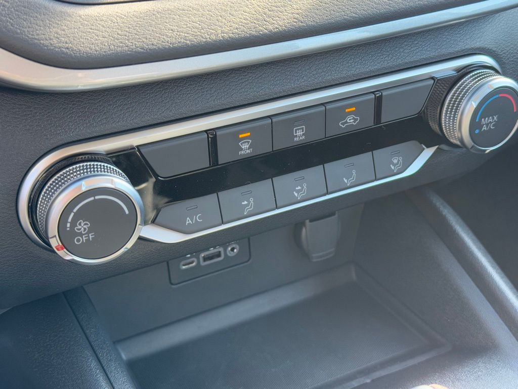 Vehicle image 12 of 22