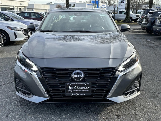 Vehicle image 2 of 18