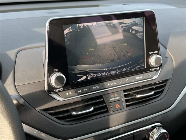 Vehicle image 11 of 18