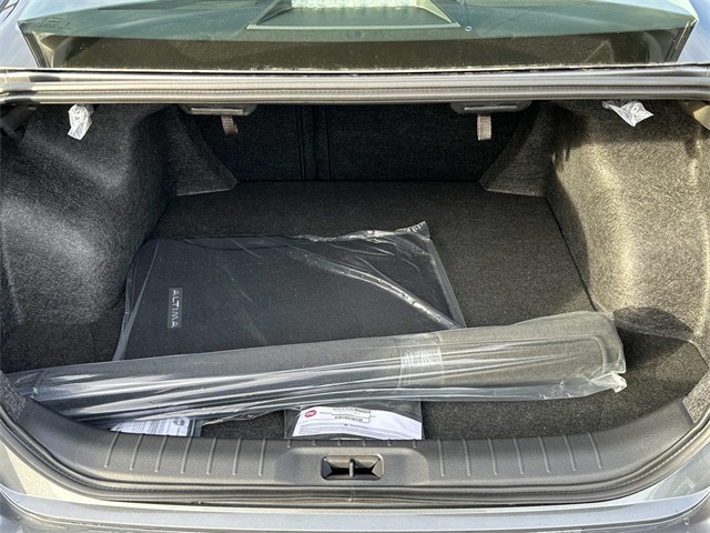 Vehicle image 7 of 18