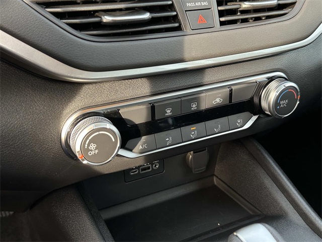 Vehicle image 14 of 18