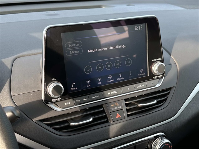 Vehicle image 12 of 18