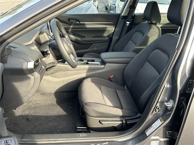 Vehicle image 9 of 18