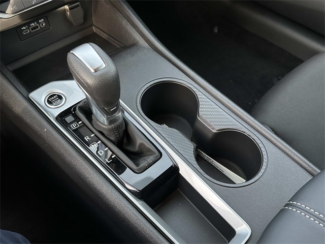 Vehicle image 13 of 18
