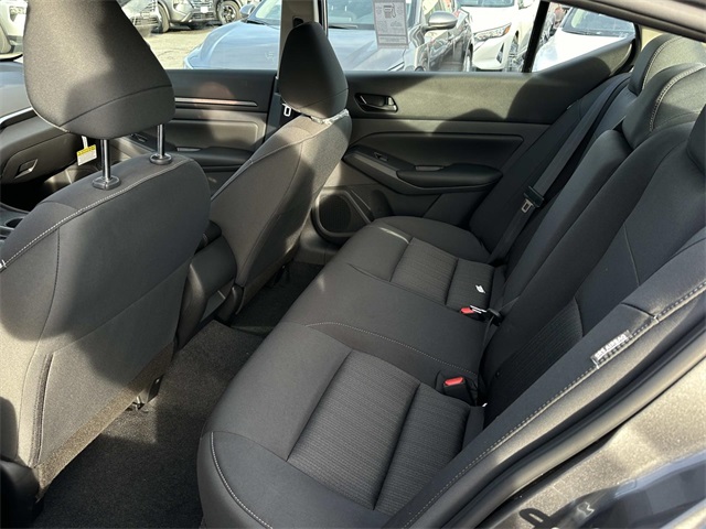 Vehicle image 8 of 18