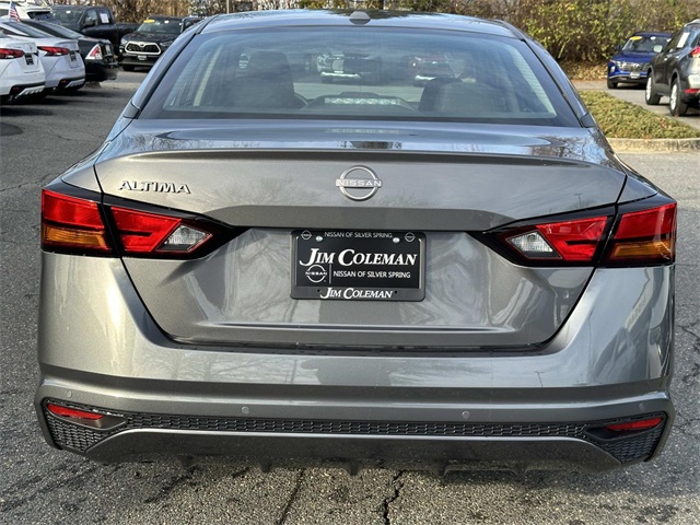 Vehicle image 4 of 18