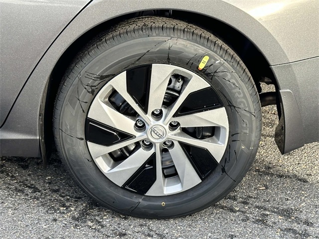 Vehicle image 6 of 18