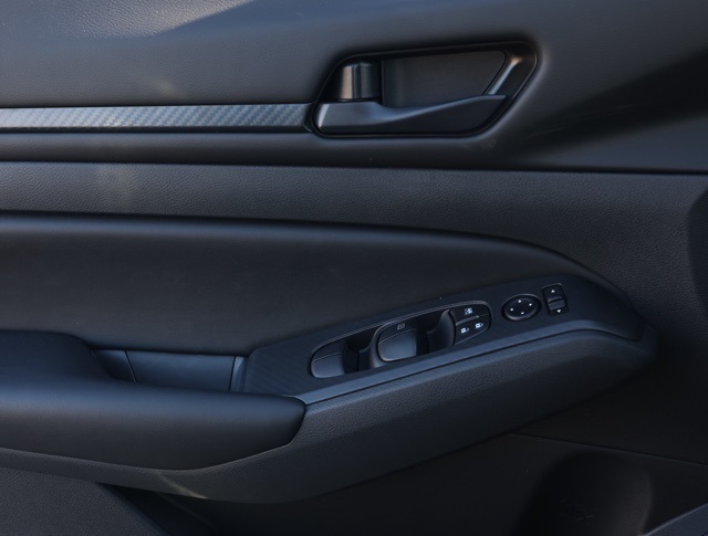 Vehicle image 23 of 30
