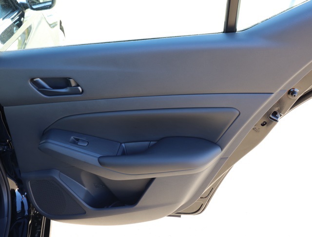 Vehicle image 18 of 30