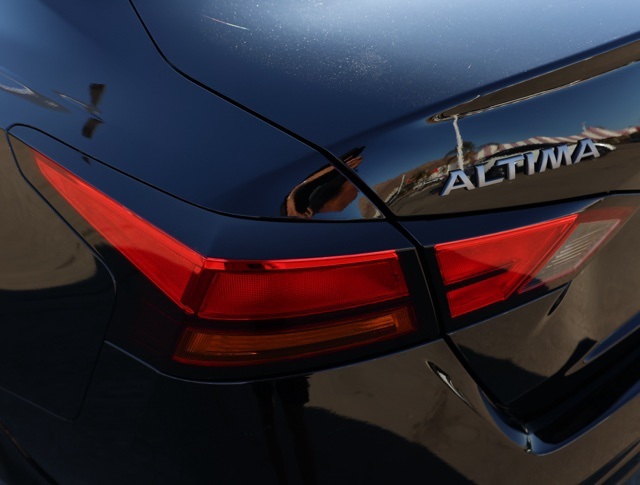 Vehicle image 9 of 30