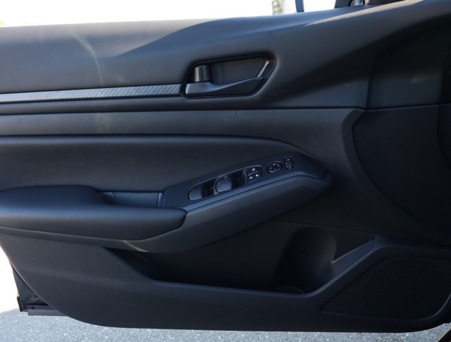 Vehicle image 22 of 30