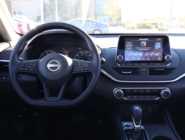 Vehicle image 21 of 30
