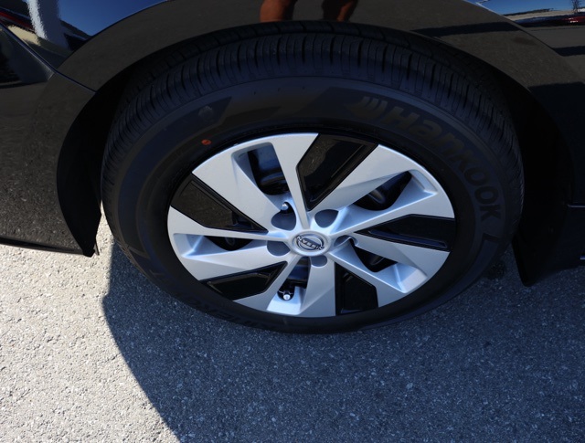 Vehicle image 11 of 30