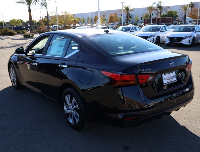 Vehicle image 8 of 30