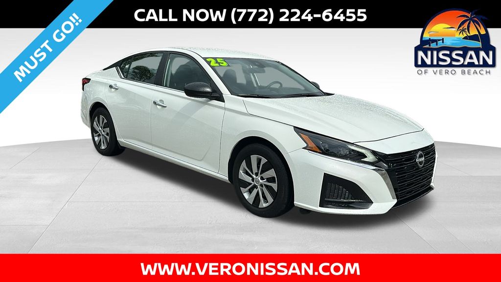 2025 Nissan Altima S Image 2 of 31