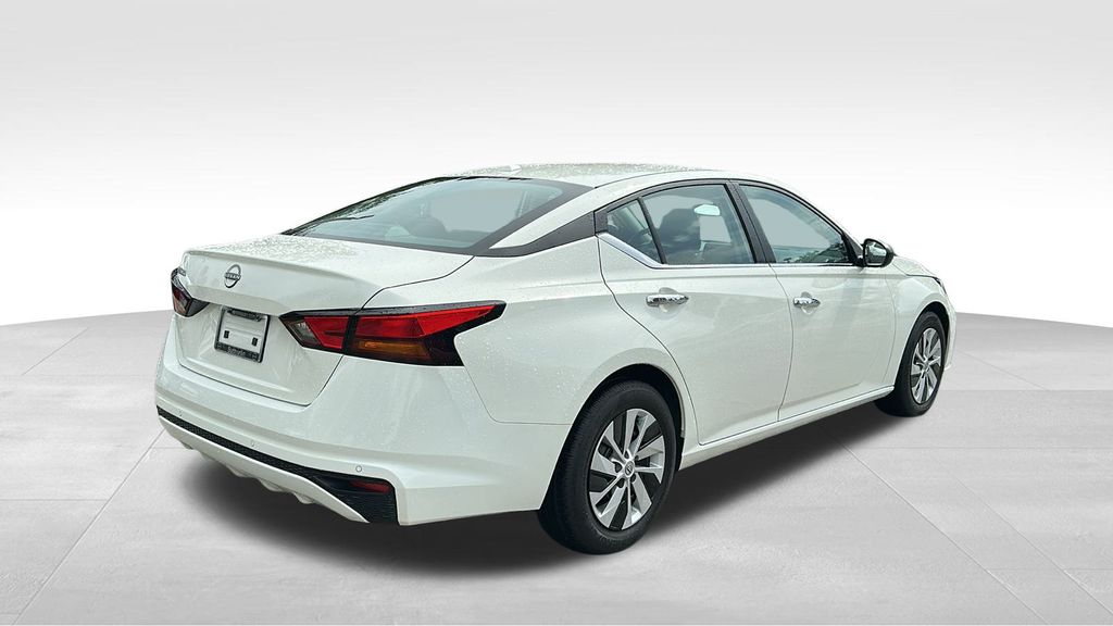 2025 Nissan Altima S Image 5 of 31