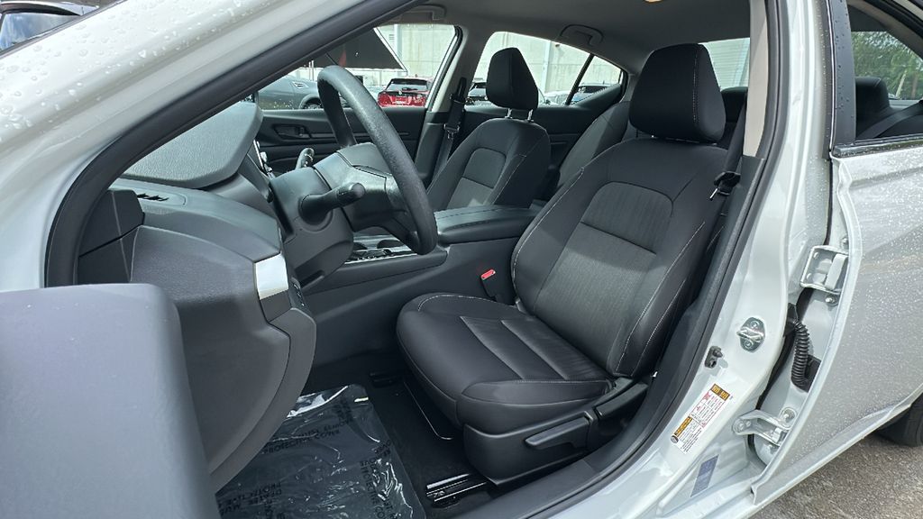 2025 Nissan Altima S Image 11 of 31