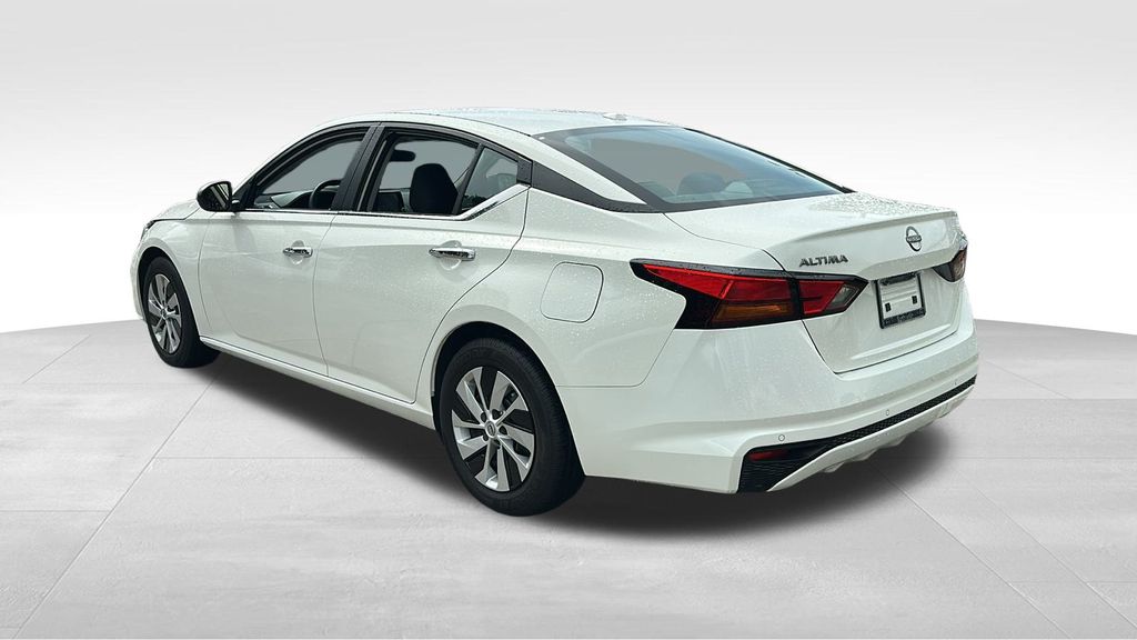 2025 Nissan Altima S Image 8 of 31