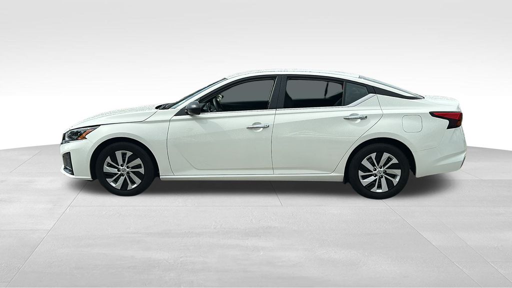 2025 Nissan Altima S Image 9 of 31