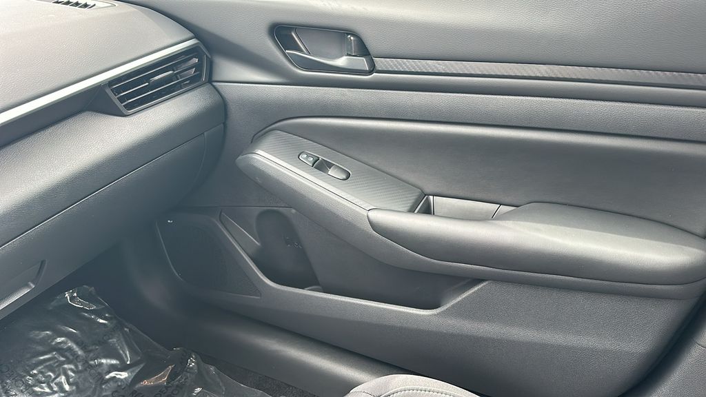 2025 Nissan Altima S Image 28 of 31