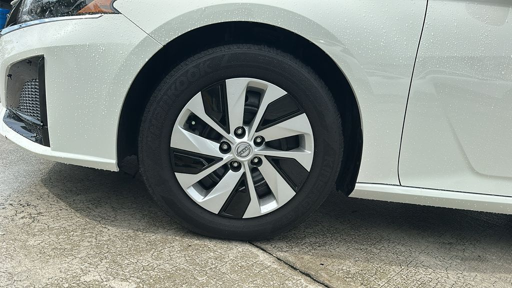 2025 Nissan Altima S Image 10 of 31