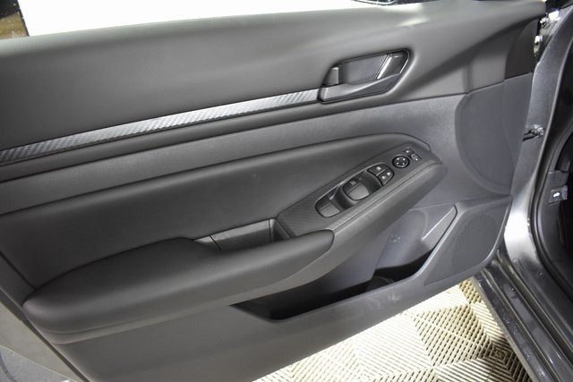 Vehicle image 9 of 29