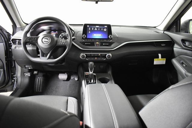 Vehicle image 23 of 29