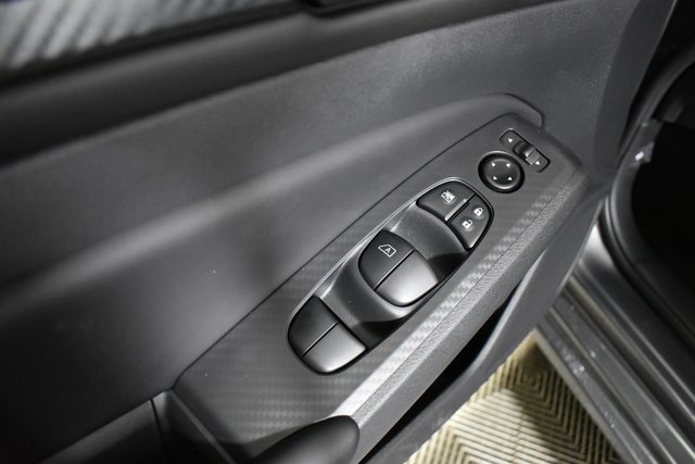 Vehicle image 10 of 29